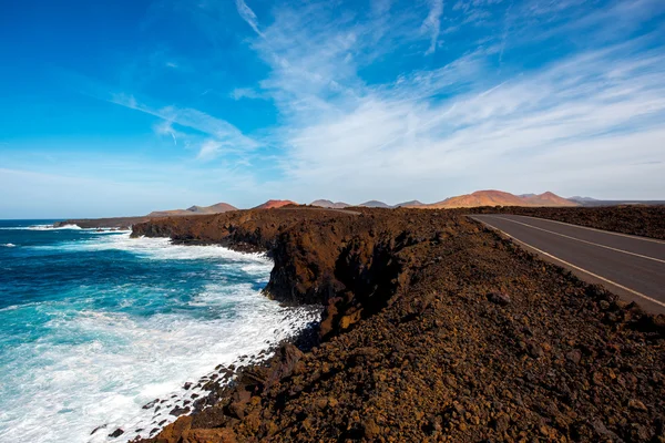 Los Hervideros kustlijn op Lanzarote eiland — Stockfoto