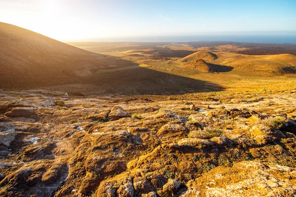 Vulkaniska landskapet på ön Lanzarote — Stockfoto