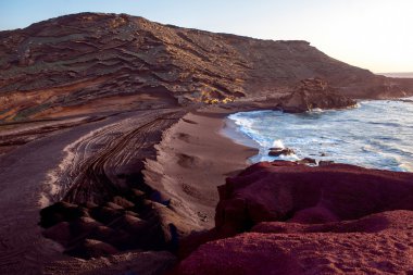 El Golfo bay Lanzarote adasında volkanik havuzlu