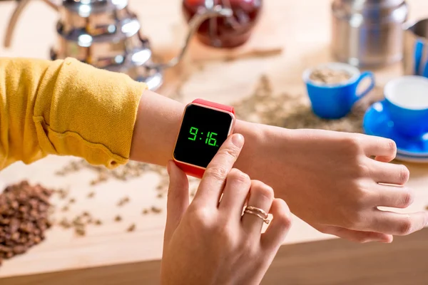 Smart watch with coffee stuff — Stock Photo, Image