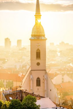 Bratislava'daki St. Martins kilise kulesi