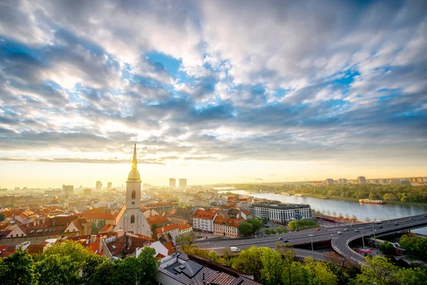 Pohled na staré město v Bratislavě — Stock fotografie