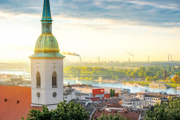 Wieża kościelna St. Martins w Bratysławie — Zdjęcie stockowe