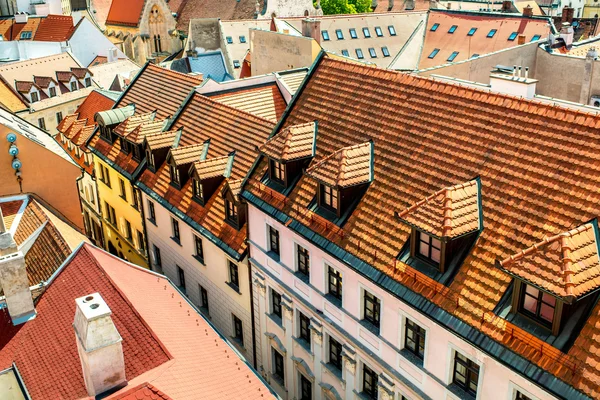 Вид на старинные здания в Братиславе — стоковое фото