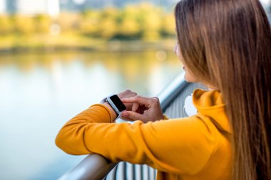 Akıllı izle sporda kullanarak