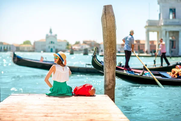 Mulher viajando em Veneza — Fotografia de Stock