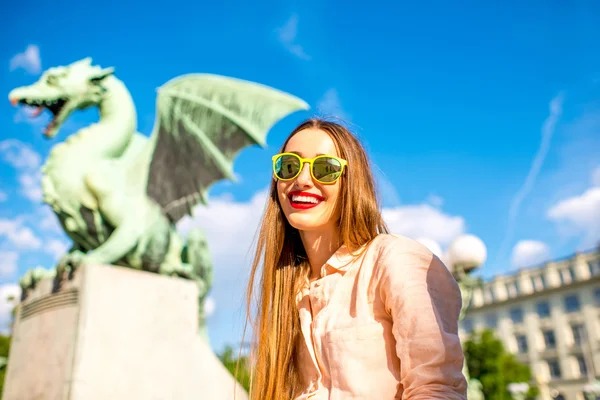 Estatua de mujer con dragón en la ciudad de Liubliana —  Fotos de Stock