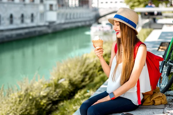 Woman enjoying ice cream in Ljubljana city — Stock Photo, Image