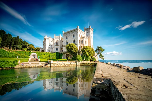 Miramare castle i Italien — Stockfoto