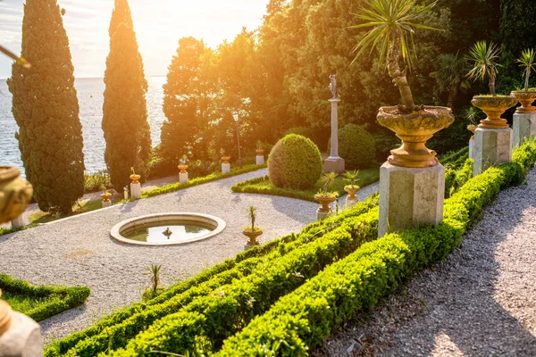 Tuinen in de buurt van kasteel van Miramare — Stockfoto