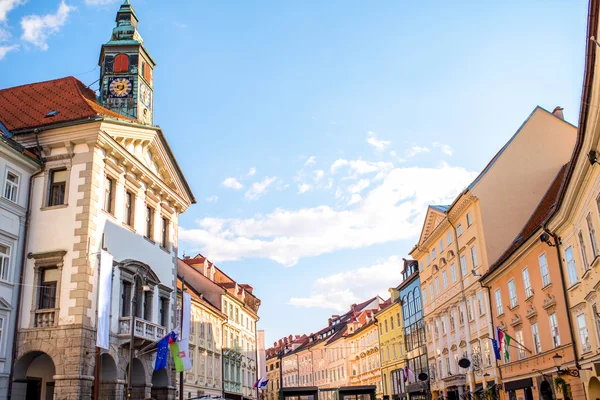 Центральная площадь с ратушей в Любляне — стоковое фото