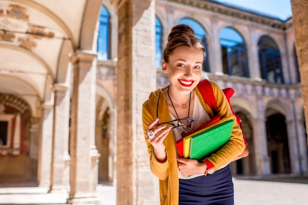 Studente nella più antica università della città di Bologna — Foto Stock