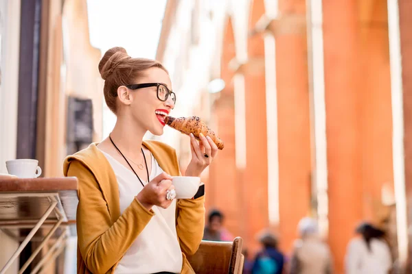 Woman having italian breakfast — Stock Photo, Image