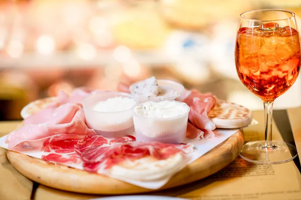 Tradiční italský aperitiv — Stock fotografie