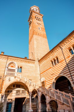 Verona 'daki Lamberti Kulesi