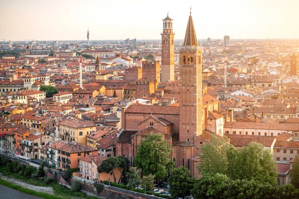 Verona şehir üzerinde havadan görünümü — Stok fotoğraf