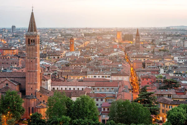 Verona şehir üzerinde havadan görünümü — Stok fotoğraf