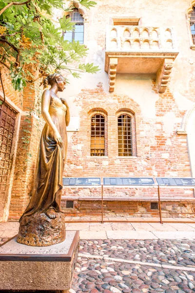 Juliet heykel ve balkon, Verona — Stok fotoğraf