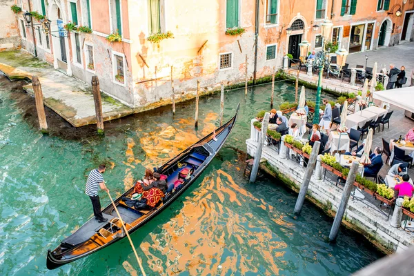 Grande Canal com gôndola em Veneza — Fotografia de Stock