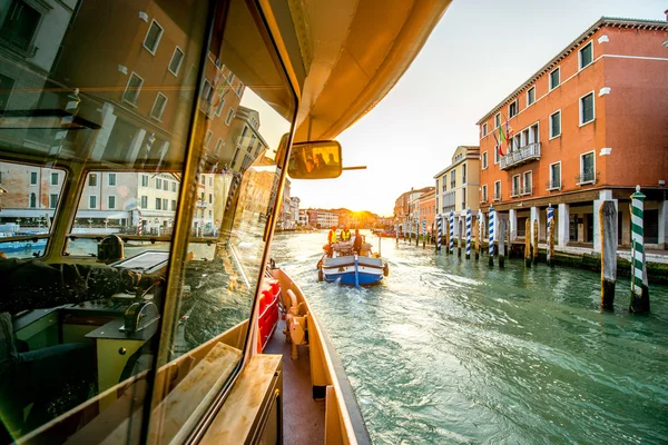 Transporte de vaporetto en Venecia — Foto de Stock