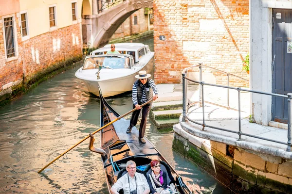 Water canal with gondola in Venice — Stock Photo, Image