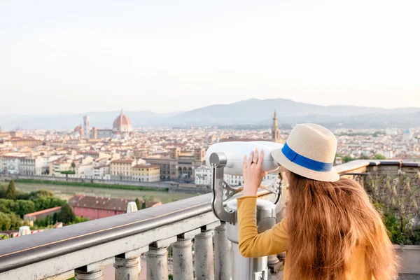 Mujer viajando en Florencia ciudad —  Fotos de Stock