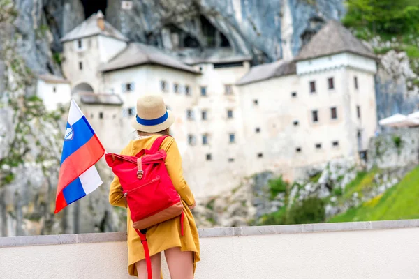 Mulher viajando em Eslovênia — Fotografia de Stock