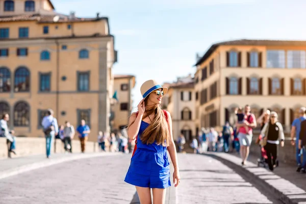 女性がフィレンツェ市旅行 — ストック写真