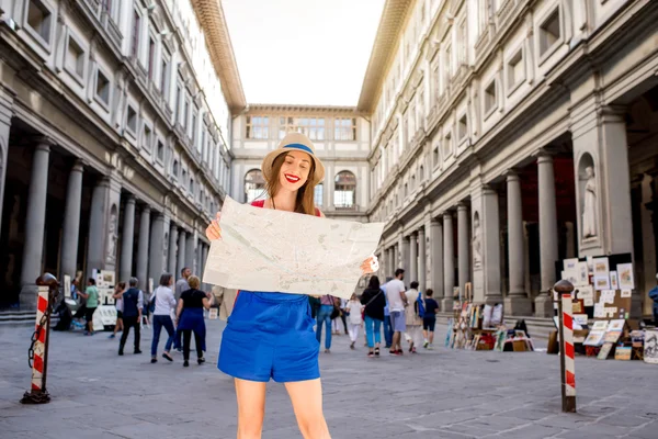 Kvinna som reser i Florence city — Stockfoto