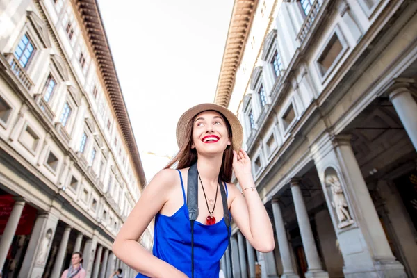 Mujer viajando en Florencia ciudad —  Fotos de Stock