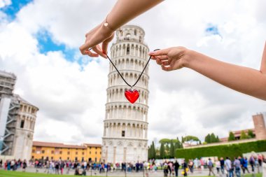 Pisa Kulesi ile kalp