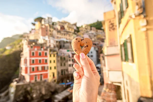 Söta cookie på gamla stan bakgrunden — Stockfoto