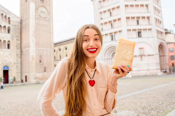 Woman with parmesan cheese in Parma — Stock Photo, Image