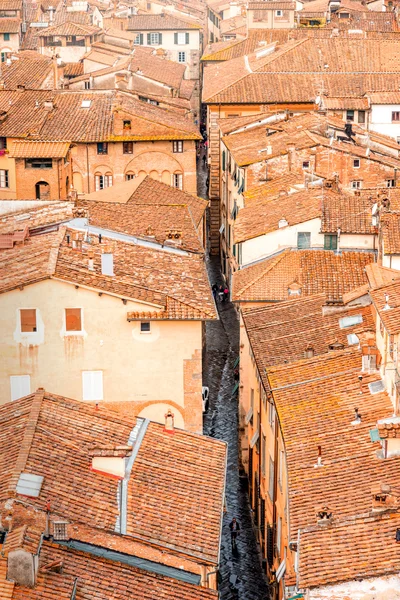 Stadsbilden vy i Lucca gamla stan — Stockfoto