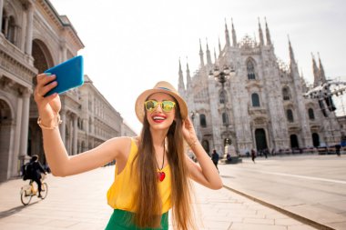 Milan'da seyahat kadın