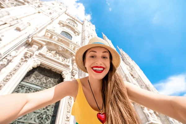 Femme voyageant en Milan — Photo