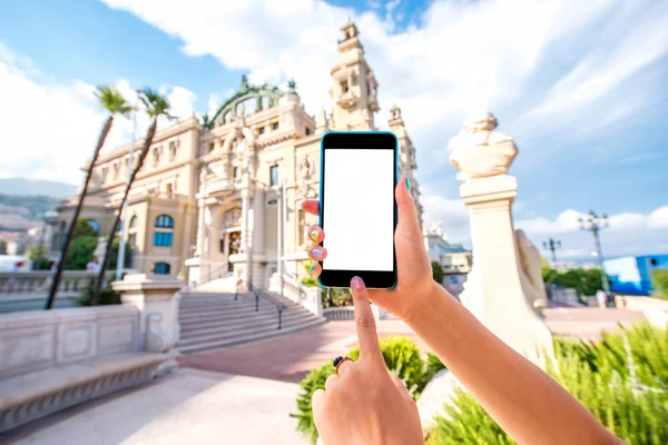 Teléfono en el edificio de la ópera bacground en Monte Carlo — Foto de Stock