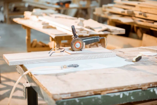 Brashing hand machine at the carpentry — Stock Photo, Image