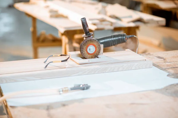 Brashing hand machine at the carpentry — Stock Photo, Image