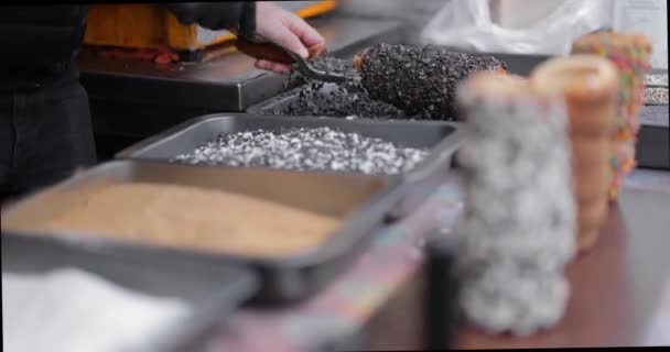 Preparing trdelnik a traditional chech street food — Stock Video