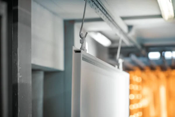 Processo de revestimento em pó de produtos metálicos — Fotografia de Stock