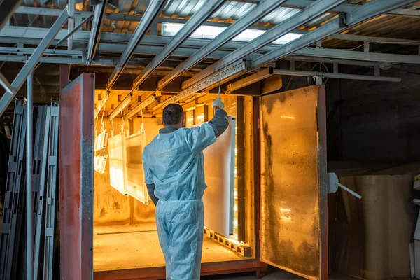 Pudra boyalı metal ürünler.