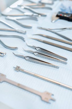 Diş araçları ve ortodontik tedavi için yapay çene modeli