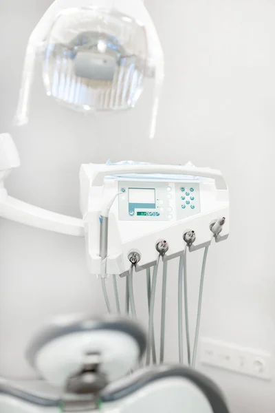 Medizinische Geräte in der Zahnarztpraxis des Kieferorthopäden — Stockfoto