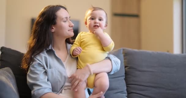 Video portrait of a happy caucasian mom with a baby — Stock Video