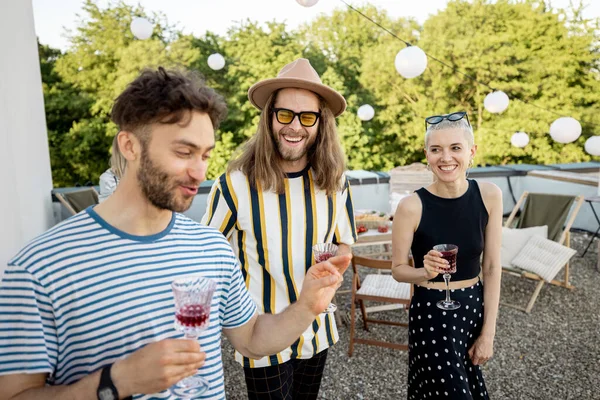 Friends on a rooftop party — Stock Photo, Image