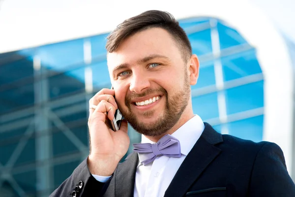Portrait of well-dressed man on contempopary background — Stock Photo, Image
