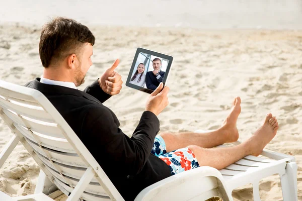 Businessman on the beach — Stock Photo, Image