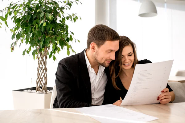 Young couple at the restaurant — Stock Photo, Image