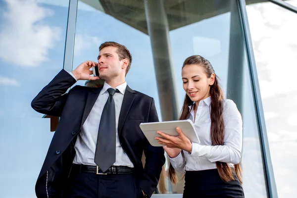 Young Business couple outdoors. — Stock Photo, Image